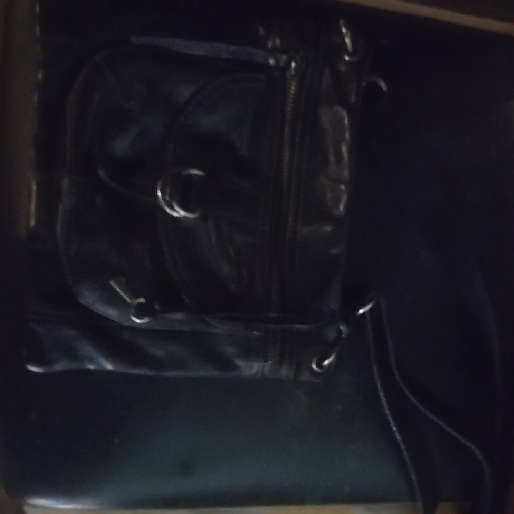 Fossil Black Shoulder Bag with Sleek Design